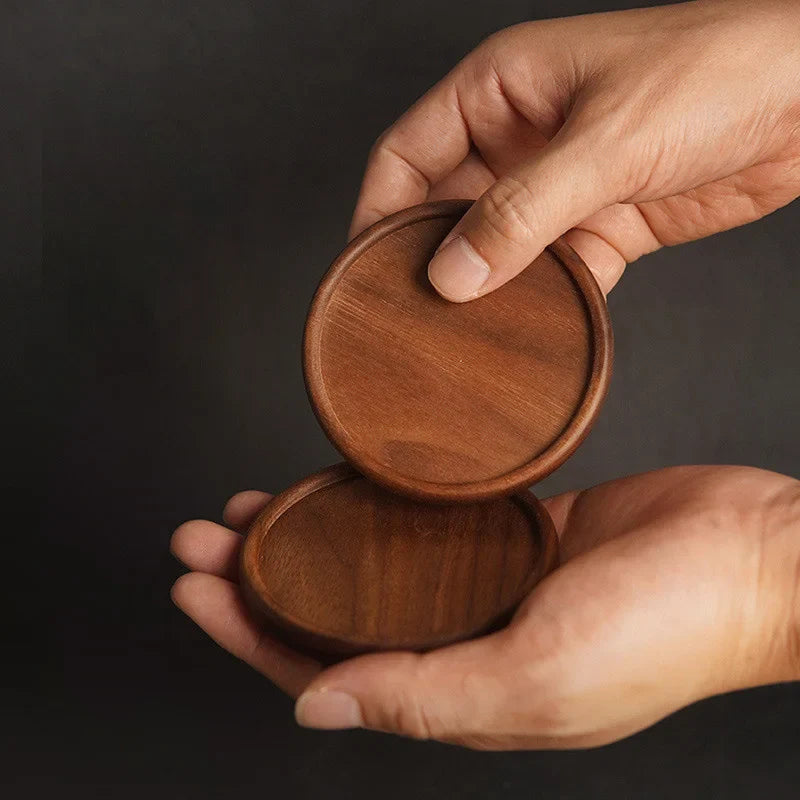 Sous-verre rond en bois de noyer style japonais - Univers De La Table