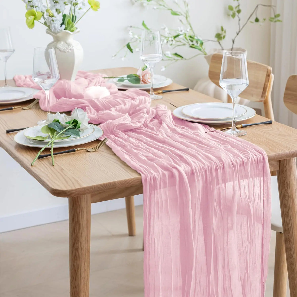 Chemin de table bohème en gaze rose clair 90 x 300 cm - Univers De La Table