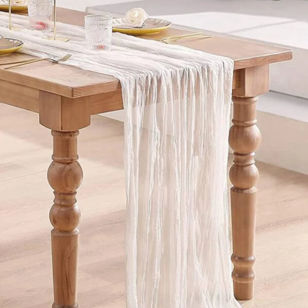 Chemin de table en gaze semi-transparente vert sauge - Univers De La Table