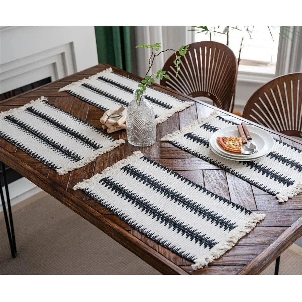 Set de table design noir à traits blancs en lin - Univers De La Table