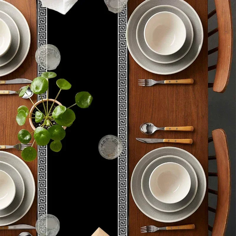 Chemin de table noir à motif géométrique - Univers De La Table