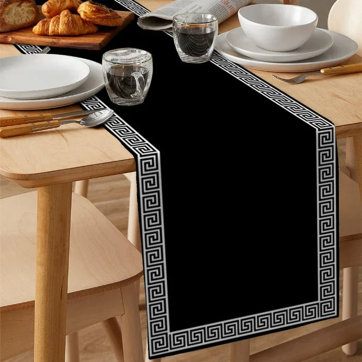 Chemin de table noir à motif géométrique - Univers De La Table