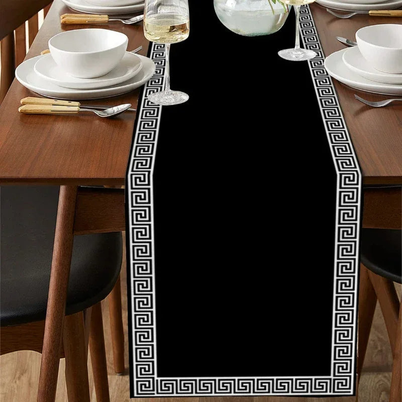 Chemin de table noir à motif géométrique - Univers De La Table