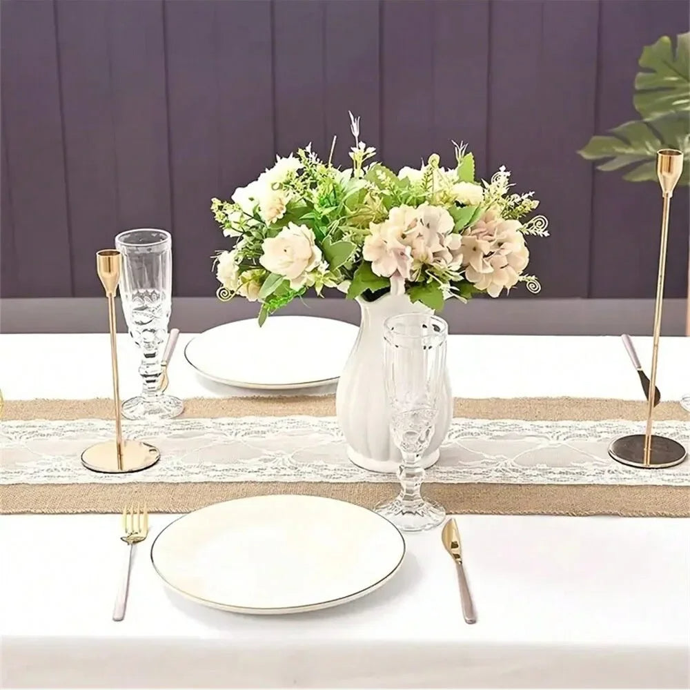 Chemin de table en toile de jute et dentelle blanche - Univers De La Table