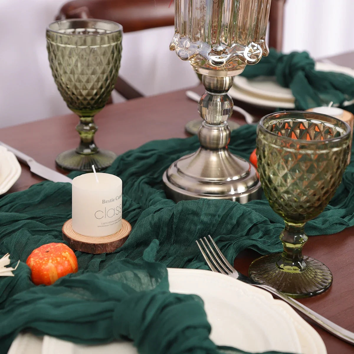 Chemin de table vintage en étamine vert sauge - Univers De La Table