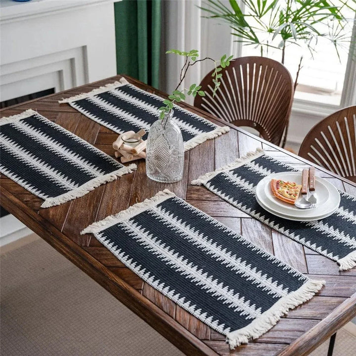 Set de table design noir à traits blancs en lin - Univers De La Table
